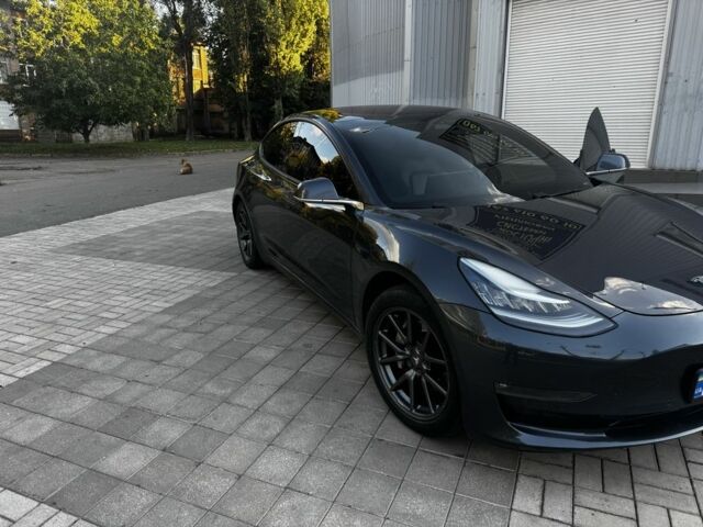 Сірий Тесла Модель 3, об'ємом двигуна 0 л та пробігом 199 тис. км за 15254 $, фото 1 на Automoto.ua