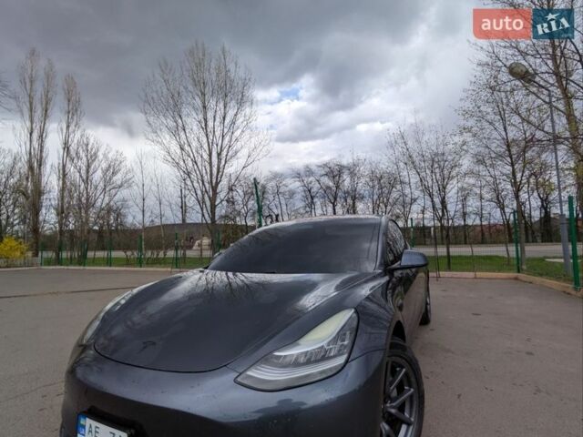 Серый Тесла Модель 3, объемом двигателя 0 л и пробегом 245 тыс. км за 15689 $, фото 1 на Automoto.ua