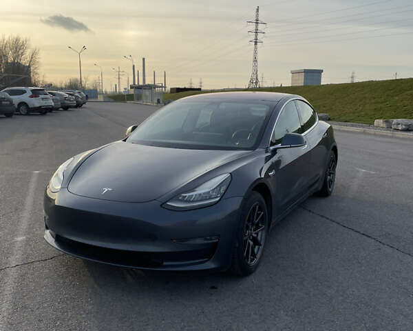 Сірий Тесла Модель 3, об'ємом двигуна 0 л та пробігом 103 тис. км за 22500 $, фото 1 на Automoto.ua