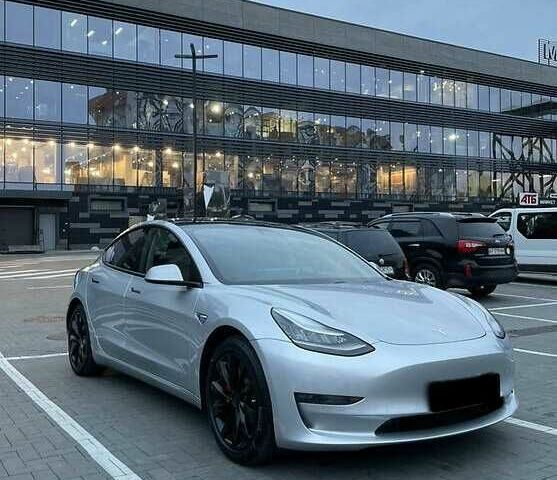 Серый Тесла Модель 3, объемом двигателя 0 л и пробегом 121 тыс. км за 11900 $, фото 1 на Automoto.ua