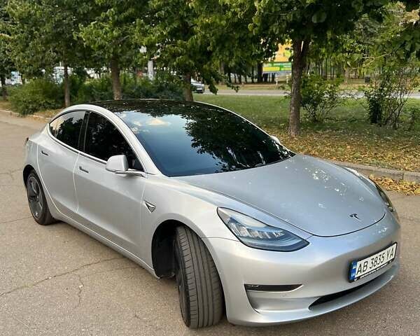 Серый Тесла Модель 3, объемом двигателя 0 л и пробегом 131 тыс. км за 16900 $, фото 1 на Automoto.ua