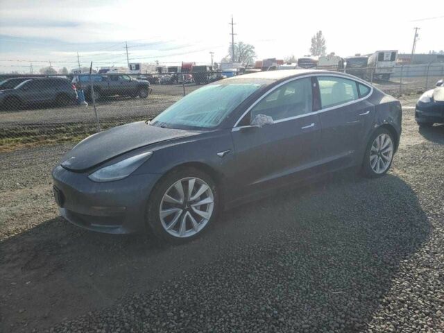 Сірий Тесла Модель 3, об'ємом двигуна 0 л та пробігом 122 тис. км за 3000 $, фото 1 на Automoto.ua