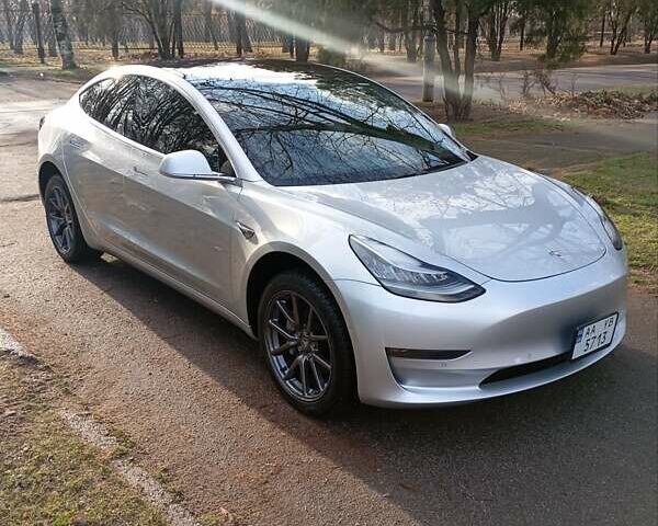 Серый Тесла Модель 3, объемом двигателя 0 л и пробегом 141 тыс. км за 17000 $, фото 1 на Automoto.ua