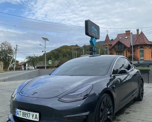 Тесла Модель 3 2018 в Ивано-Франковске на Automoto.ua Серый Тесла Модель 3, объемом двигателя 0 л и пробегом 119 тыс. км за 16999 $, фото 1 на Automoto.ua