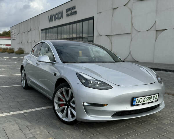 Серый Тесла Модель 3, объемом двигателя 0 л и пробегом 165 тыс. км за 15900 $, фото 1 на Automoto.ua