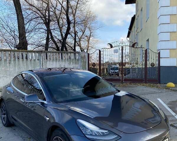 Серый Тесла Модель 3, объемом двигателя 0 л и пробегом 130 тыс. км за 17000 $, фото 1 на Automoto.ua