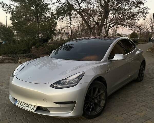 Серый Тесла Модель 3, объемом двигателя 0 л и пробегом 135 тыс. км за 19000 $, фото 1 на Automoto.ua