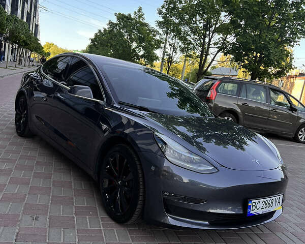 Серый Тесла Модель 3, объемом двигателя 0 л и пробегом 73 тыс. км за 17000 $, фото 1 на Automoto.ua