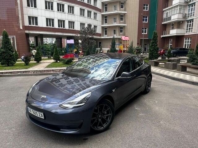 Серый Тесла Модель 3, объемом двигателя 0 л и пробегом 87 тыс. км за 16000 $, фото 1 на Automoto.ua