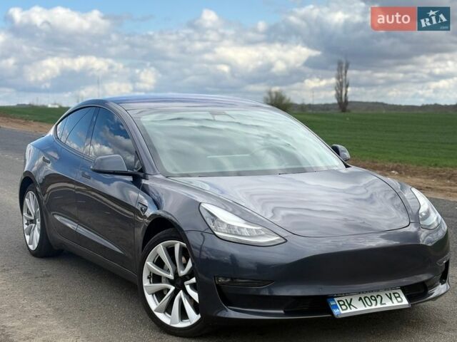 Сірий Тесла Модель 3, об'ємом двигуна 0 л та пробігом 151 тис. км за 15000 $, фото 1 на Automoto.ua