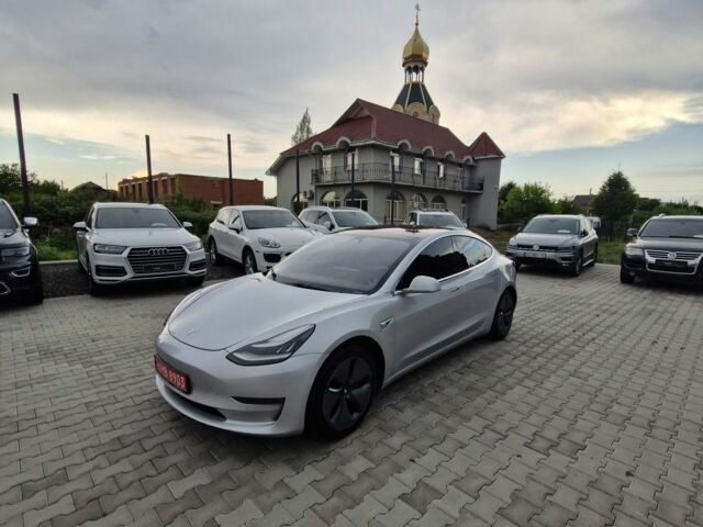 Серый Тесла Модель 3, объемом двигателя 0 л и пробегом 101 тыс. км за 16300 $, фото 1 на Automoto.ua