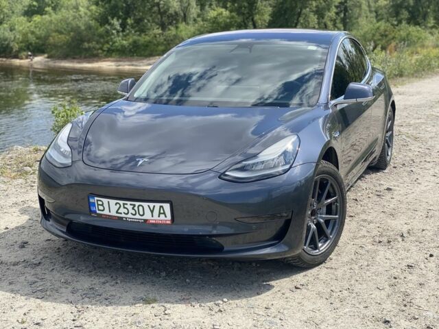 Тесла Модель 3 2018 у Житомирі на Automoto.ua Сірий Тесла Модель 3, об'ємом двигуна 0 л та пробігом 65 тис. км за 23200 $, фото 1 на Automoto.ua