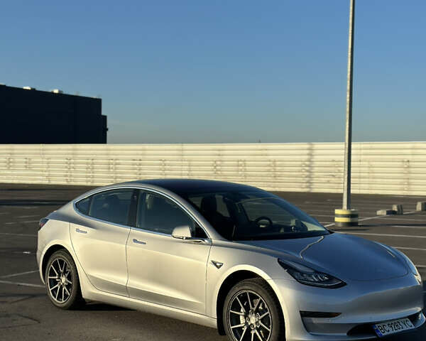 Серый Тесла Модель 3, объемом двигателя 0 л и пробегом 71 тыс. км за 17400 $, фото 1 на Automoto.ua