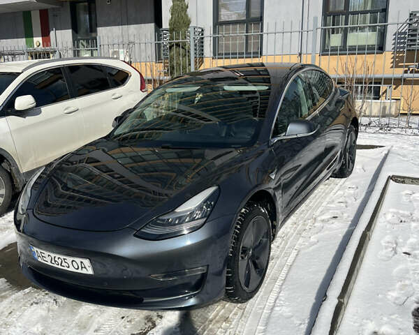 Серый Тесла Модель 3, объемом двигателя 0 л и пробегом 55 тыс. км за 18000 $, фото 1 на Automoto.ua