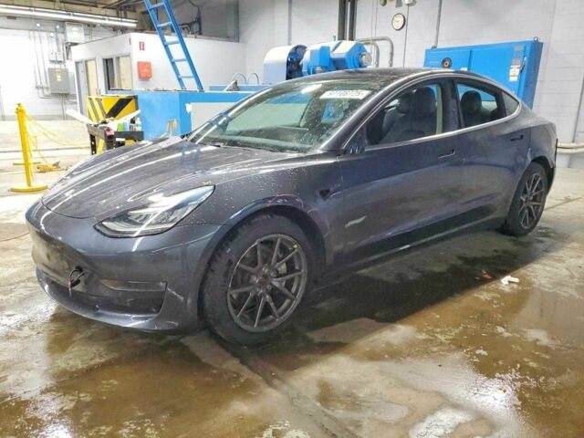 Серый Тесла Модель 3, объемом двигателя 0 л и пробегом 80 тыс. км за 3000 $, фото 1 на Automoto.ua