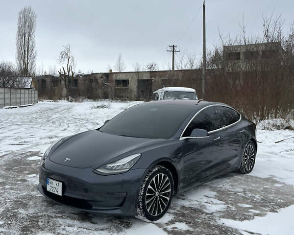 Сірий Тесла Модель 3, об'ємом двигуна 0 л та пробігом 126 тис. км за 14500 $, фото 1 на Automoto.ua