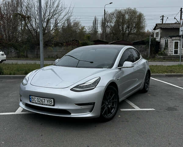 Серый Тесла Модель 3, объемом двигателя 0 л и пробегом 129 тыс. км за 16200 $, фото 1 на Automoto.ua