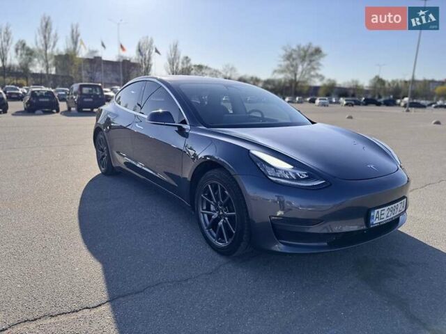 Серый Тесла Модель 3, объемом двигателя 0 л и пробегом 112 тыс. км за 18699 $, фото 1 на Automoto.ua