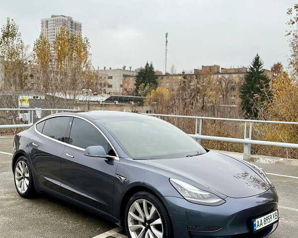 Серый Тесла Модель 3, объемом двигателя 0 л и пробегом 63 тыс. км за 20500 $, фото 1 на Automoto.ua