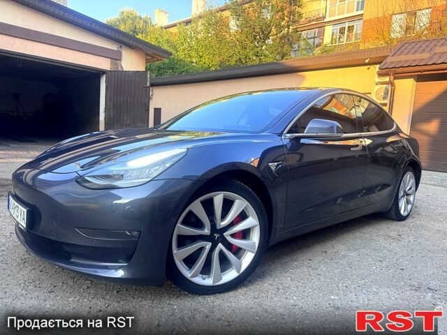 Серый Тесла Модель 3, объемом двигателя 0 л и пробегом 180 тыс. км за 18500 $, фото 1 на Automoto.ua