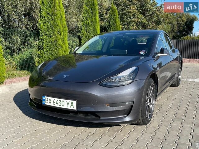Серый Тесла Модель 3, объемом двигателя 0 л и пробегом 86 тыс. км за 14800 $, фото 1 на Automoto.ua