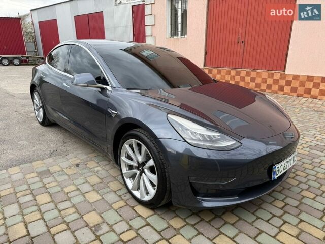 Серый Тесла Модель 3, объемом двигателя 0 л и пробегом 83 тыс. км за 15500 $, фото 1 на Automoto.ua