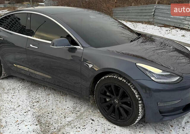 Серый Тесла Модель 3, объемом двигателя 0 л и пробегом 103 тыс. км за 25500 $, фото 1 на Automoto.ua