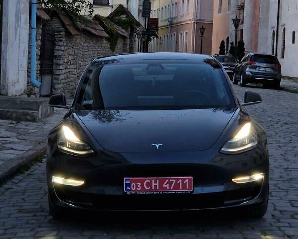 Сірий Тесла Модель 3, об'ємом двигуна 0 л та пробігом 196 тис. км за 18500 $, фото 1 на Automoto.ua