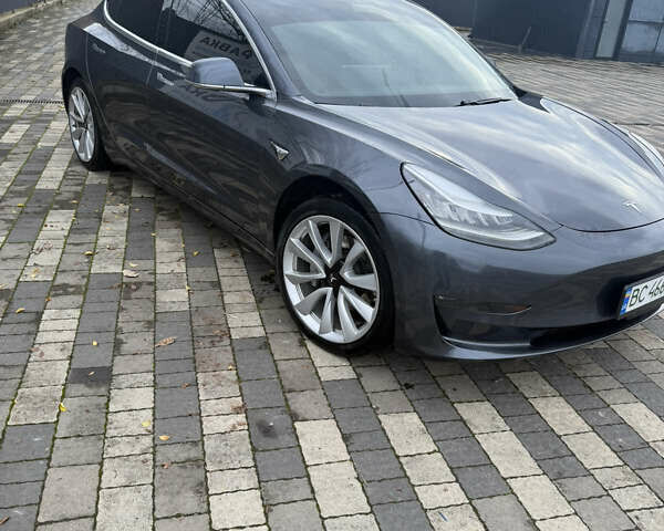 Серый Тесла Модель 3, объемом двигателя 0 л и пробегом 77 тыс. км за 17300 $, фото 1 на Automoto.ua
