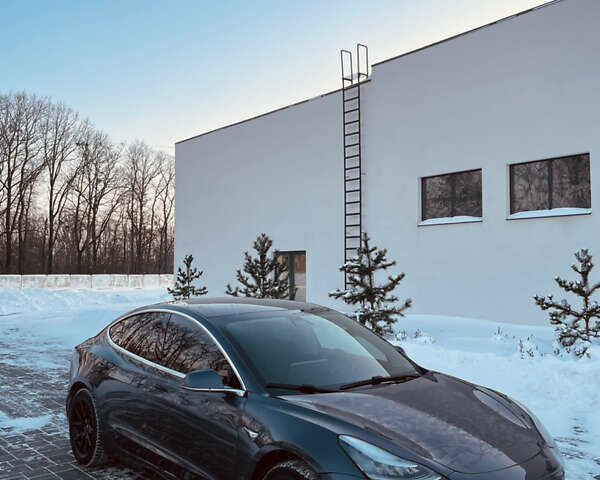 Серый Тесла Модель 3, объемом двигателя 0 л и пробегом 135 тыс. км за 15550 $, фото 1 на Automoto.ua