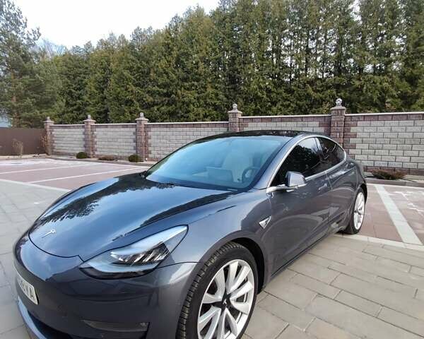 Серый Тесла Модель 3, объемом двигателя 0 л и пробегом 125 тыс. км за 17200 $, фото 1 на Automoto.ua