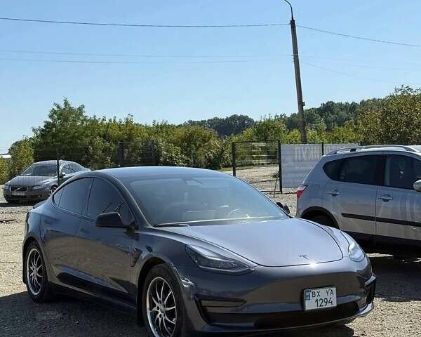 Серый Тесла Модель 3, объемом двигателя 0 л и пробегом 140 тыс. км за 15000 $, фото 1 на Automoto.ua
