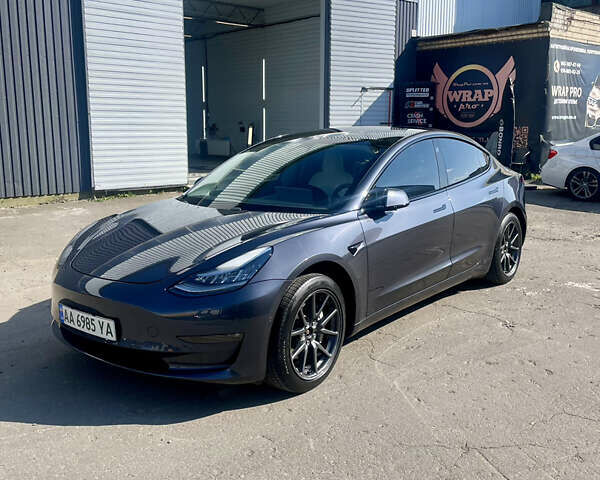 Серый Тесла Модель 3, объемом двигателя 0 л и пробегом 130 тыс. км за 19000 $, фото 1 на Automoto.ua