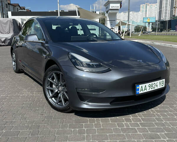 Серый Тесла Модель 3, объемом двигателя 0 л и пробегом 153 тыс. км за 20799 $, фото 1 на Automoto.ua