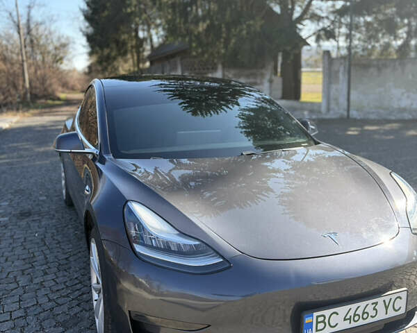 Серый Тесла Модель 3, объемом двигателя 0 л и пробегом 80 тыс. км за 16500 $, фото 1 на Automoto.ua