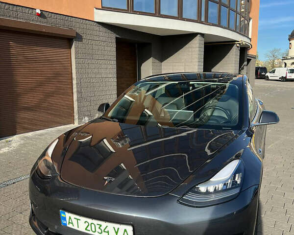 Серый Тесла Модель 3, объемом двигателя 0 л и пробегом 141 тыс. км за 18000 $, фото 1 на Automoto.ua