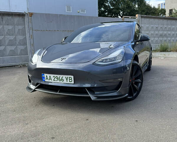 Серый Тесла Модель 3, объемом двигателя 0 л и пробегом 81 тыс. км за 21500 $, фото 1 на Automoto.ua