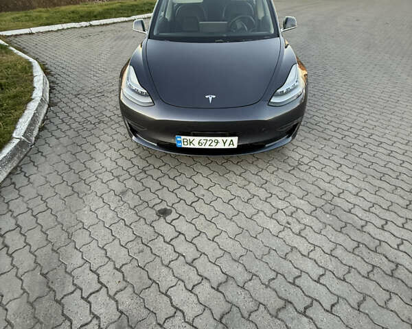 Серый Тесла Модель 3, объемом двигателя 0 л и пробегом 54 тыс. км за 18399 $, фото 1 на Automoto.ua
