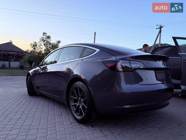 Серый Тесла Модель 3, объемом двигателя 0 л и пробегом 28 тыс. км за 19300 $, фото 1 на Automoto.ua