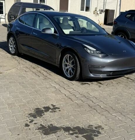Сірий Тесла Модель 3, об'ємом двигуна 2 л та пробігом 200 тис. км за 15000 $, фото 1 на Automoto.ua