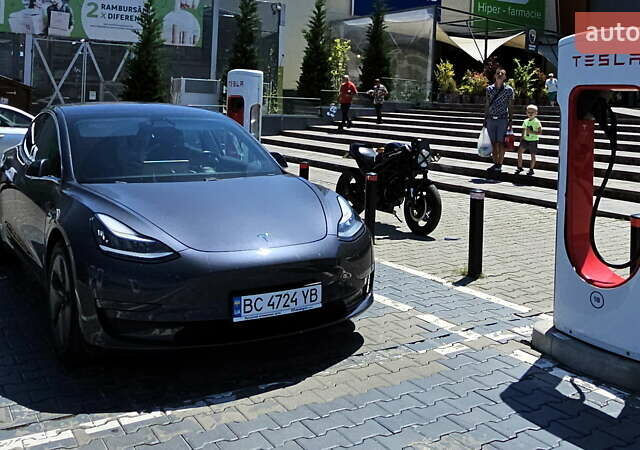 Серый Тесла Модель 3, объемом двигателя 0 л и пробегом 124 тыс. км за 20600 $, фото 1 на Automoto.ua