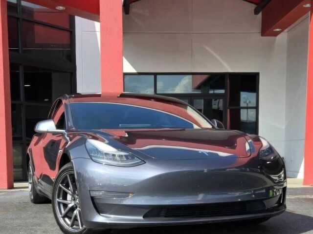 Серый Тесла Модель 3, объемом двигателя 0 л и пробегом 35 тыс. км за 10500 $, фото 1 на Automoto.ua
