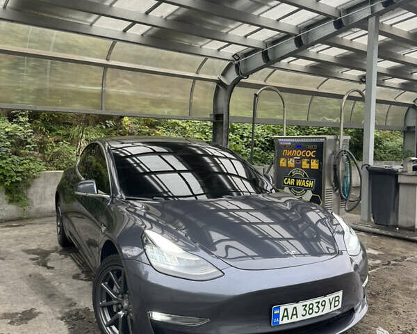 Тесла Модель 3 2019 в Киеве на Automoto.ua Серый Тесла Модель 3, объемом двигателя 0 л и пробегом 98 тыс. км за 22000 $, фото 1 на Automoto.ua