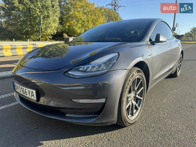 Тесла Модель 3 2020 в Одессе на Automoto.ua Серый Тесла Модель 3, объемом двигателя 0 л и пробегом 165 тыс. км за 17800 $, фото 1 на Automoto.ua