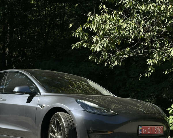 Серый Тесла Модель 3, объемом двигателя 0 л и пробегом 68 тыс. км за 15800 $, фото 1 на Automoto.ua