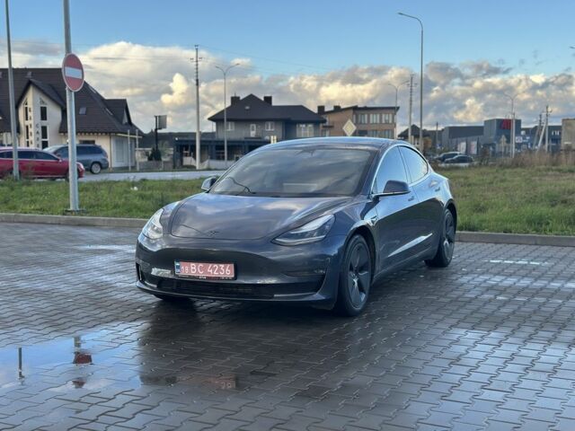 Серый Тесла Модель 3, объемом двигателя 0 л и пробегом 111 тыс. км за 16200 $, фото 1 на Automoto.ua