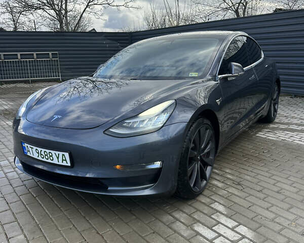 Серый Тесла Модель 3, объемом двигателя 0 л и пробегом 50 тыс. км за 20400 $, фото 1 на Automoto.ua