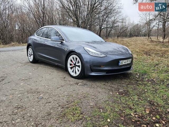 Серый Тесла Модель 3, объемом двигателя 0 л и пробегом 210 тыс. км за 18200 $, фото 1 на Automoto.ua