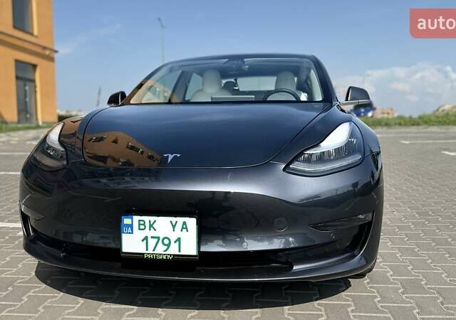 Серый Тесла Модель 3, объемом двигателя 0 л и пробегом 19 тыс. км за 15950 $, фото 1 на Automoto.ua