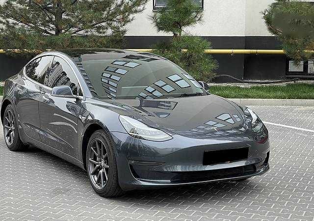 Серый Тесла Модель 3, объемом двигателя 0 л и пробегом 52 тыс. км за 15000 $, фото 1 на Automoto.ua